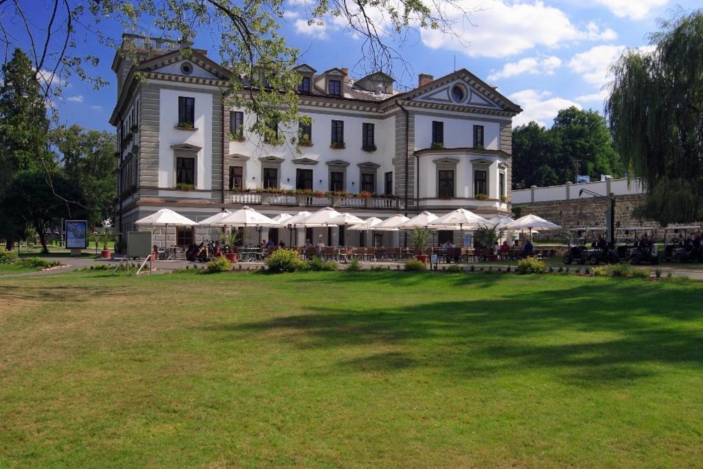 Golf Resort Hotel Konopiste Benesov  Bagian luar foto