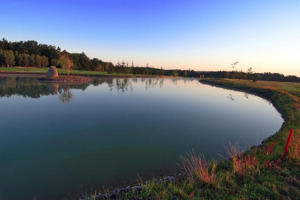 Golf Resort Hotel Konopiste Benesov  Bagian luar foto