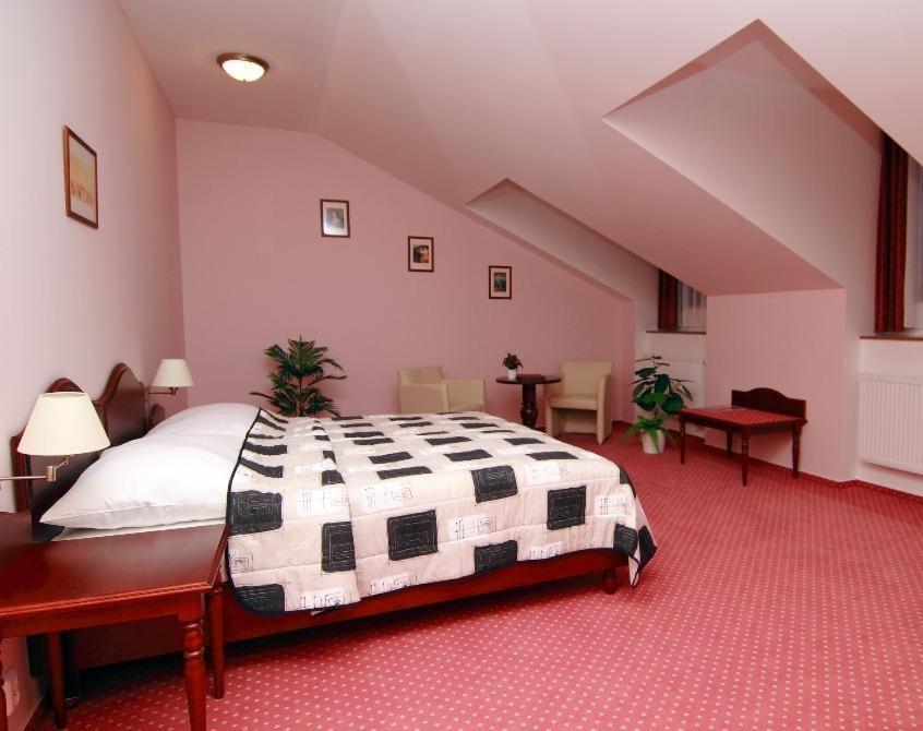 Golf Resort Hotel Konopiste Benesov  Bagian luar foto