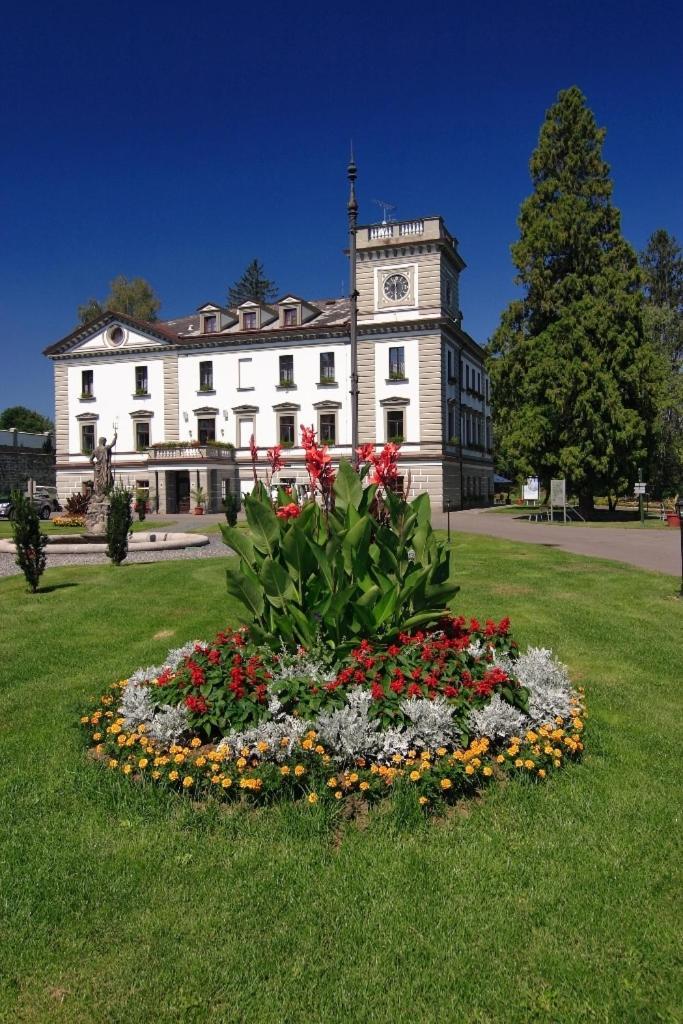 Golf Resort Hotel Konopiste Benesov  Bagian luar foto